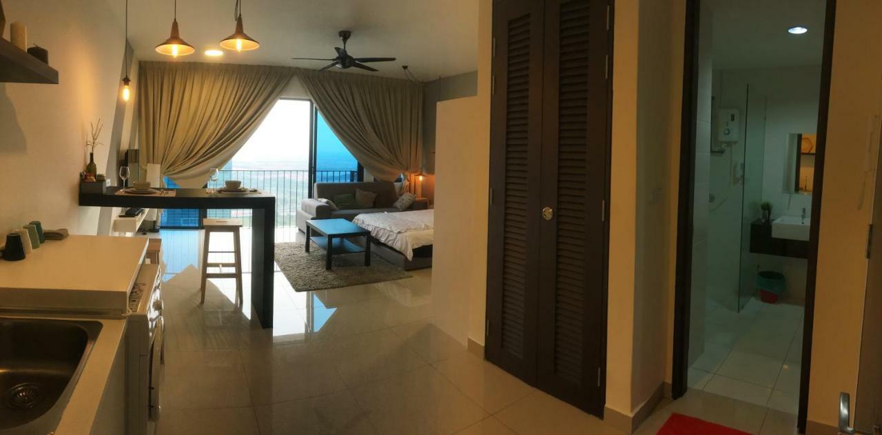 Warm Stay At Trefoil Setia Alam Extérieur photo